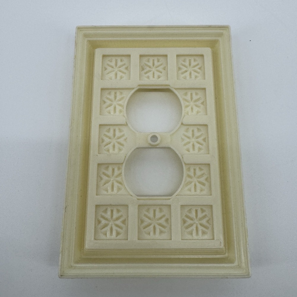 Vintage 70's Decorator Outlet Plate Ivory Floral Raised 2 Gang Hong Kong Retro - Picture 5 of 9